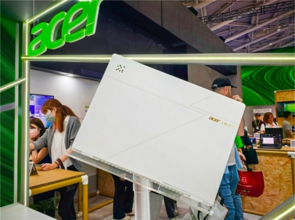 职场精英与游戏玩家必看：宏碁2025黑科技装备如何提升工作效率与沉浸体验