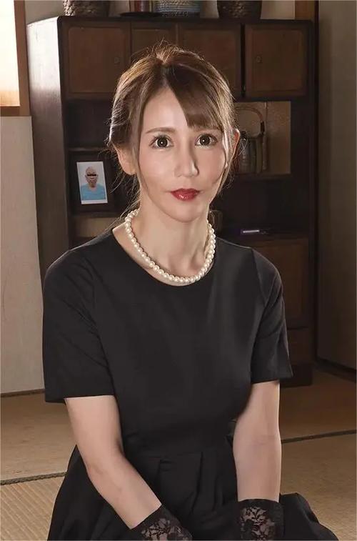 小泉真希最新作品解析：深度探讨创作动向与行业趋势