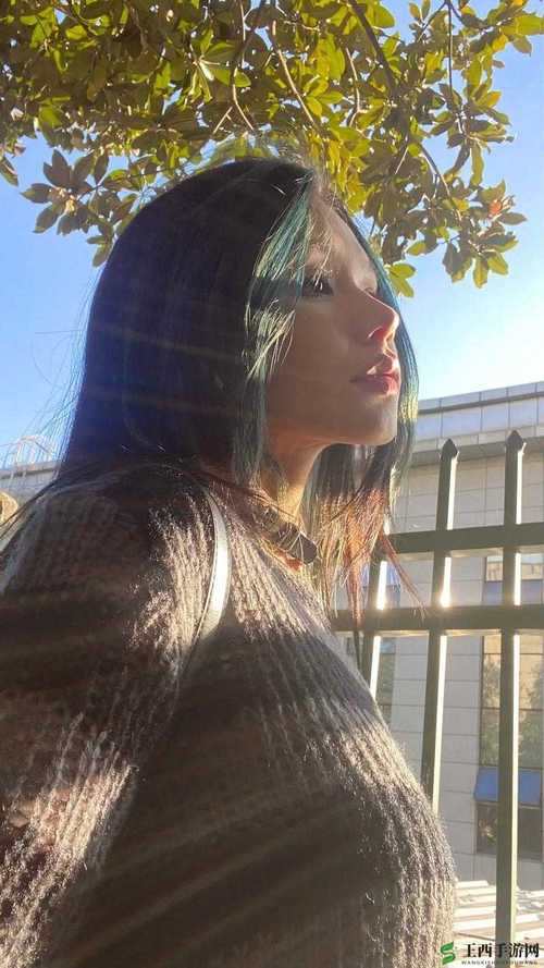 18岁仙踪林为何引发热议？揭秘中国大陆新生代女rapper的突围之路