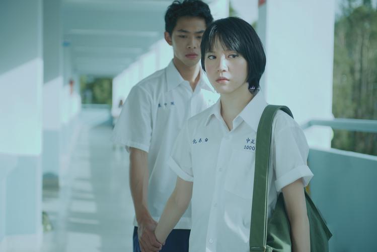 十七岁完整版在线观看免费：3大正版平台+5个高清资源获取技巧（附剧情解析）