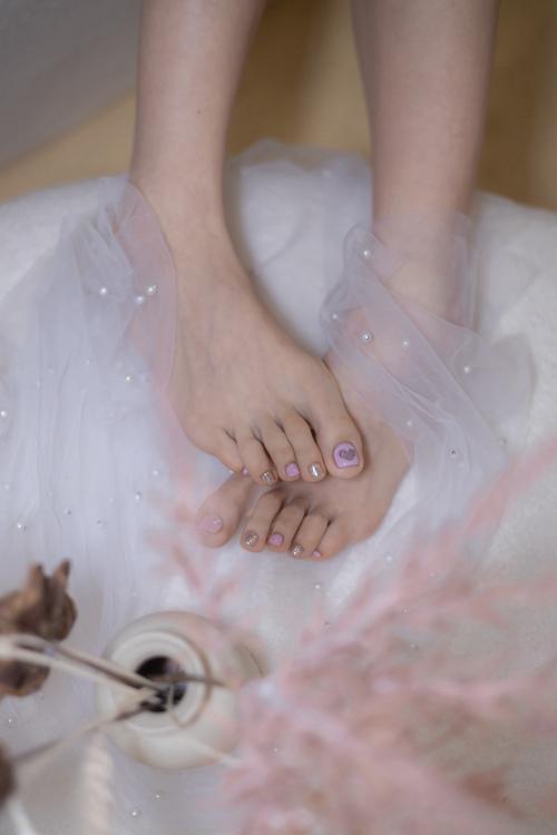 足部美学摄影技巧解析：5个方法拍出优雅女性足部作品