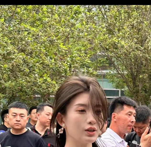 美女户外主播视频高效解决方案：揭秘户外直播流量密码，为何她们能快速涨粉？