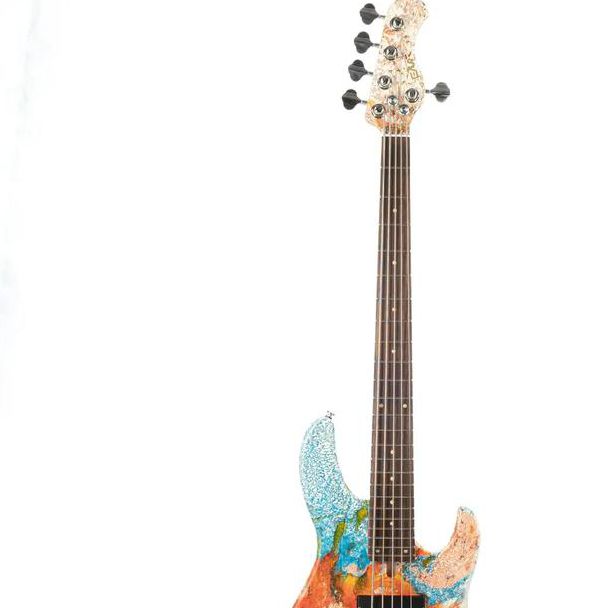 揭秘Bass撕裂在线播放：为何你的音乐体验独一无二？