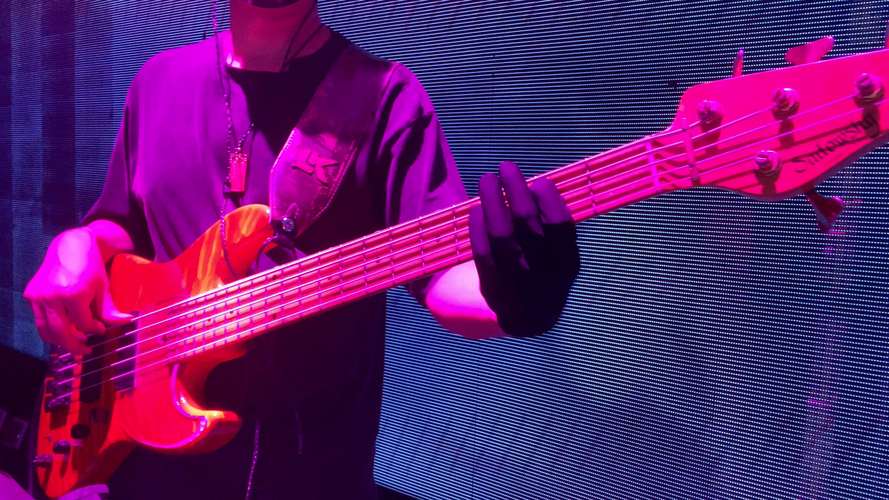 揭秘Bass撕裂在线播放：为何你的音乐体验独一无二？