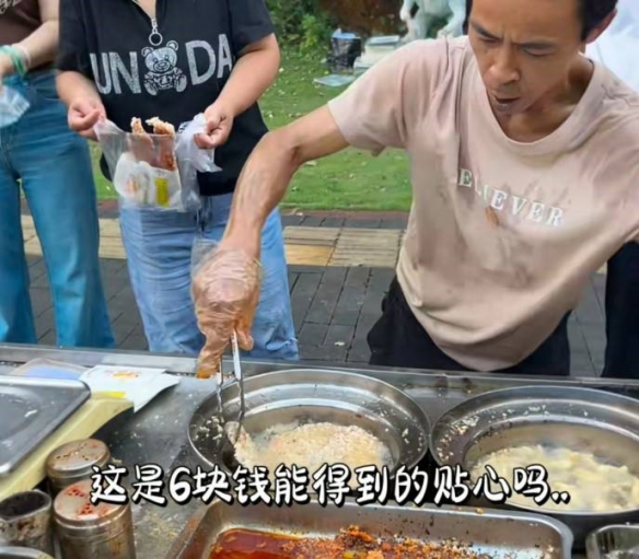 景德镇“鸡排哥”就售价问题作出回应：只要原材料价格不变，我就不会涨价！