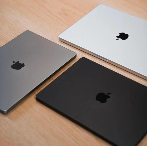 划时代的创新!消息称苹果即将在未来几个月内发布搭载OLED显示技术的M6 MacBook Pro 划时代的创新!消息称苹果即将在未来几个月内发布搭载OLED显示技术的M6 MacBook Pro