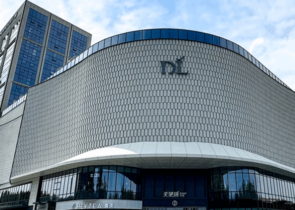 胖东来企业开放日的名额在短短两个小时内已全部售罄,每位参加者需支付2万元的参访费用。
胖东来企业开放日的名额在短短两个小时内已全部售罄,每位参加者需支付2万元的参访费用。