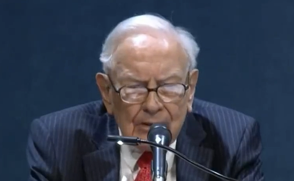 伯克希尔公司今日发表声明,坚决驳斥网络上传闻的巴菲特发言视频为人工智能合成之作 伯克希尔公司今日发表声明,坚决驳斥网络上传闻的巴菲特发言视频为人工智能合成之作