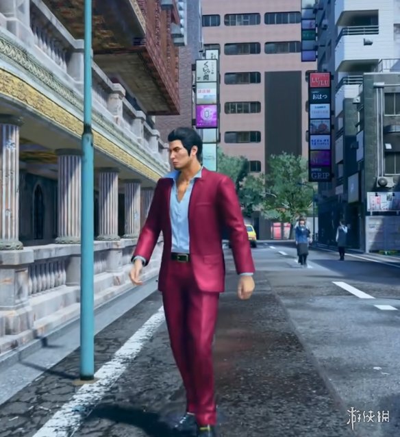 《如龙极3》中的春日一番穿搭套装：都市绅士与休闲度假风！