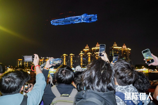 在广州塔上演的“空降”场景由盘古舰队精心呈现，《星际猎人》无人机盛大表演精彩纷呈！