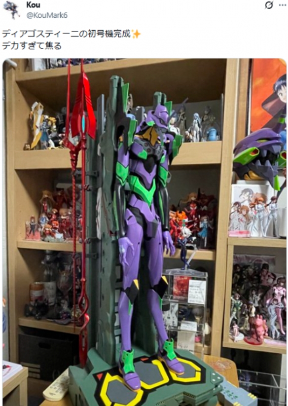 推特用户展示了自己经过两年时间,购买百期杂志所组装完成的庞大《EVA》初号机模型,引发热议。 推特用户展示了自己经过两年时间,购买百期杂志所组装完成的庞大《EVA》初号机模型,引发热议。