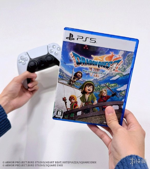 为了迎接明天的到来，提前点燃期待！索尼官方推特分享了《勇者斗恶龙7》的经典旧版与全新重制版的对比照片