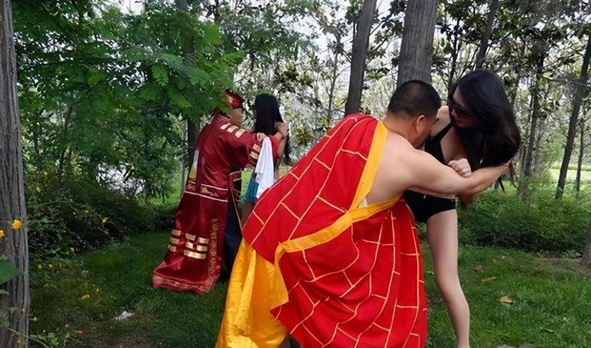 涩和尚天天天天在线看视频