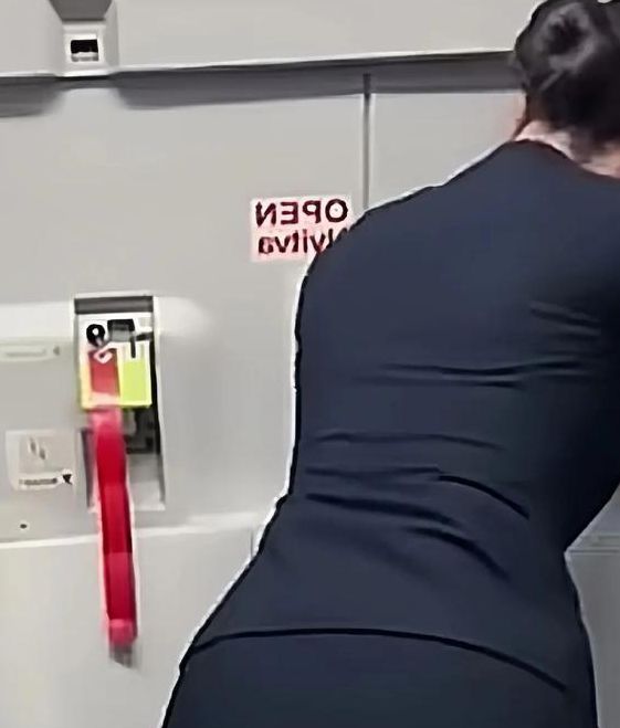 91东航翘臀女神在线观看