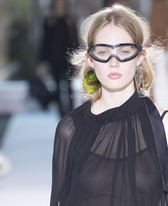 大尺码透明内衣秀走秀视频丨