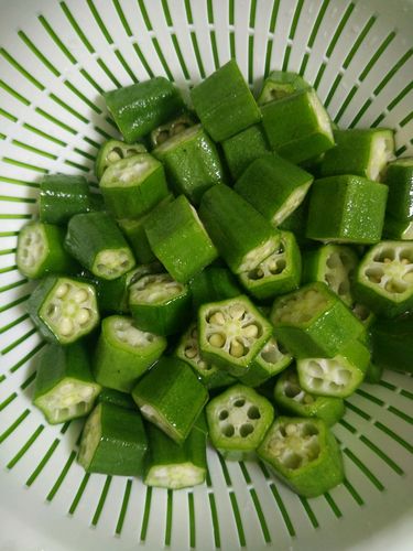 秋葵辣椒鲨鱼草莓绿巨人视频