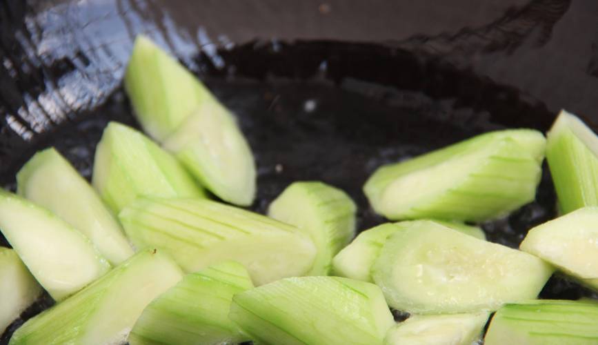 丝瓜草莓芭乐比幸福宝污(丝瓜视频)