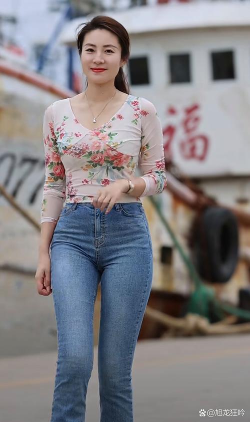 有牛仔裤美女的女国产在线