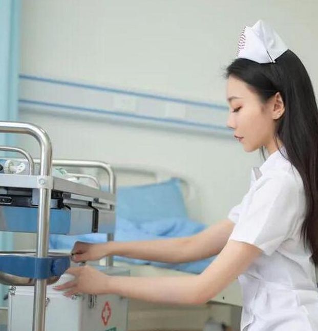 护士好湿好紧我要进去了视频