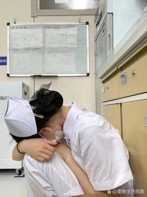 护士好湿好紧我要进去了视频