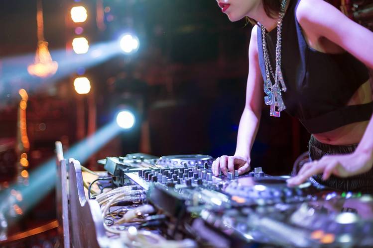 午夜DJ高清图片