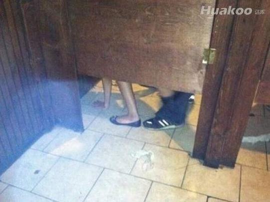 在卫生间激烈做的视频