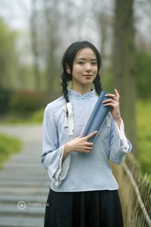 依依成人精品视频在线播放