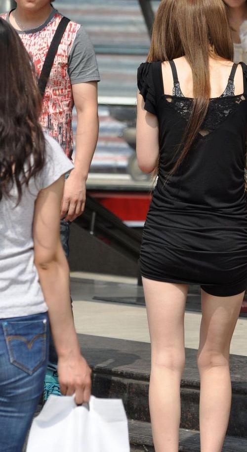 丝袜超短裙见底美女视频